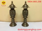 Đôi đèn thờ bằng đồng màu hun xanh giả cổ