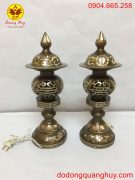 Đôi đèn thờ bằng đồng đỏ khảm tam khí