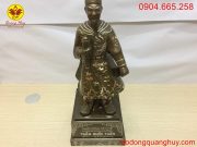 Tượng Trần Hưng Đạo bằng đồng đỏ khảm tam khí