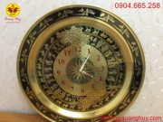 Đồng hồ mặt trống đồng và bản đồ Việt Nam.