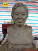 Tượng chân dung bằng đất cao 48cm