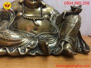 Tượng Di Lạc bằng đồng hoa văn sắc nét và tinh xảo