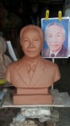 Tượng chân dung bằng đất cao 42cm
