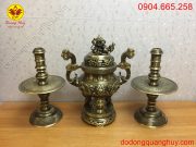 Chân nến đồng vàng chạm hoa văn hai màu