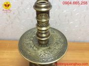 Chân nến đồng vàng chạm hoa văn hai màu