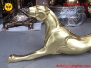 Tượng báo bằng đồng sắc nét và