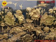 Hoa sen mạ vàng sắc nét và tinh xảo