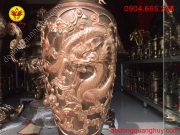 Hoa văn rồng quấn của lục bình đồng đỏ cạo màu