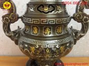 Hoa văn mặt trước đỉnh đồng khảm ngũ sắc