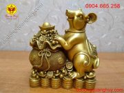 Chuột đồng ôm túi tiền vàng