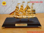 Thuyền buồm bằng đồng mạ vàng 24k