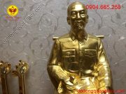 Khuôn mặt bác sắc nét và có hồn