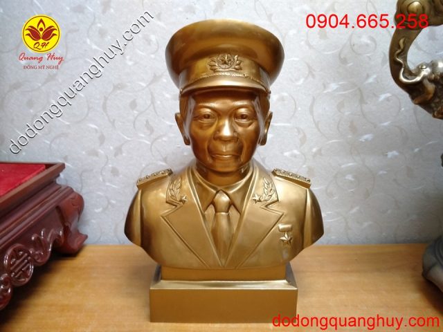 Tượng đồng bán thân Bác Giáp đúc thủ công 