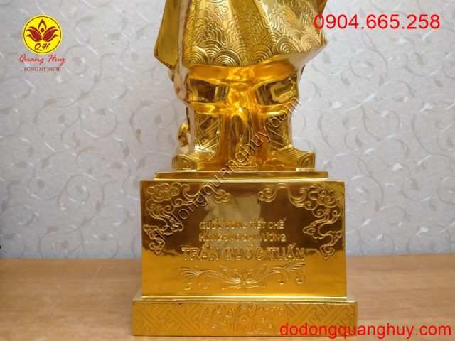 Đế tượng Trần Hưng Đạo dát vàng 9999