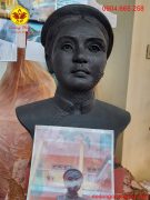 Mẫu đất tượng đồng Nguyễn thị Minh Khai