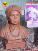 Mẫu tượng truyền thần cao 42cm bằng đất trước khi làm khuôn đổ đồng