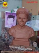 Mẫu tượng truyền thần cao 42cm bằng đất trước khi làm khuôn đổ đồng