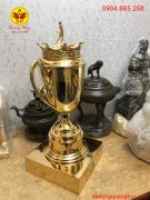 Đường nét cúp sắc nét và tinh xảo