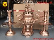 Bộ tam sự đỉnh đồng, hai chân nến