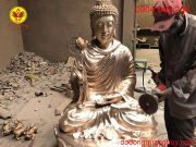 Phôi đồng đang được hoàn hiện