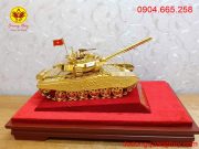 Xe tăng bằng đồng mạ vàng