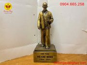 Bác Hồ bằng đồng đúc thủ công